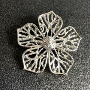 Vintage Gerry's Flower Blossom‎ Openwork Brooch Pin in Silver Tone